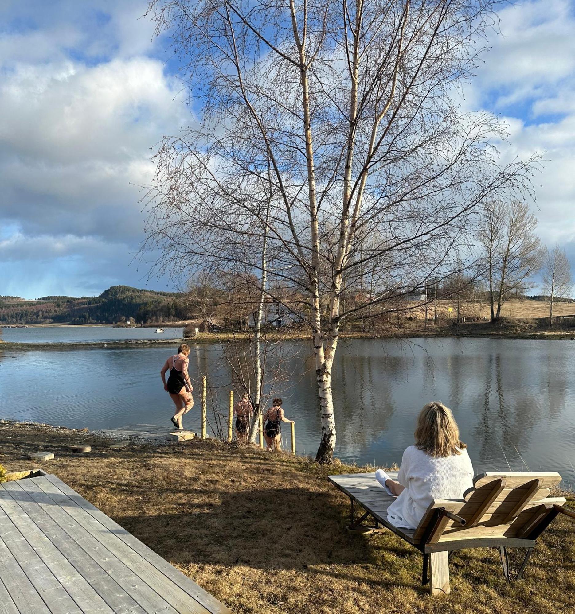 Saga, Et Unikt, Sjarmerende Badehotell Med Fa Rom, Sauna Og Badebrygge - Inderoy Straumen  Luaran gambar