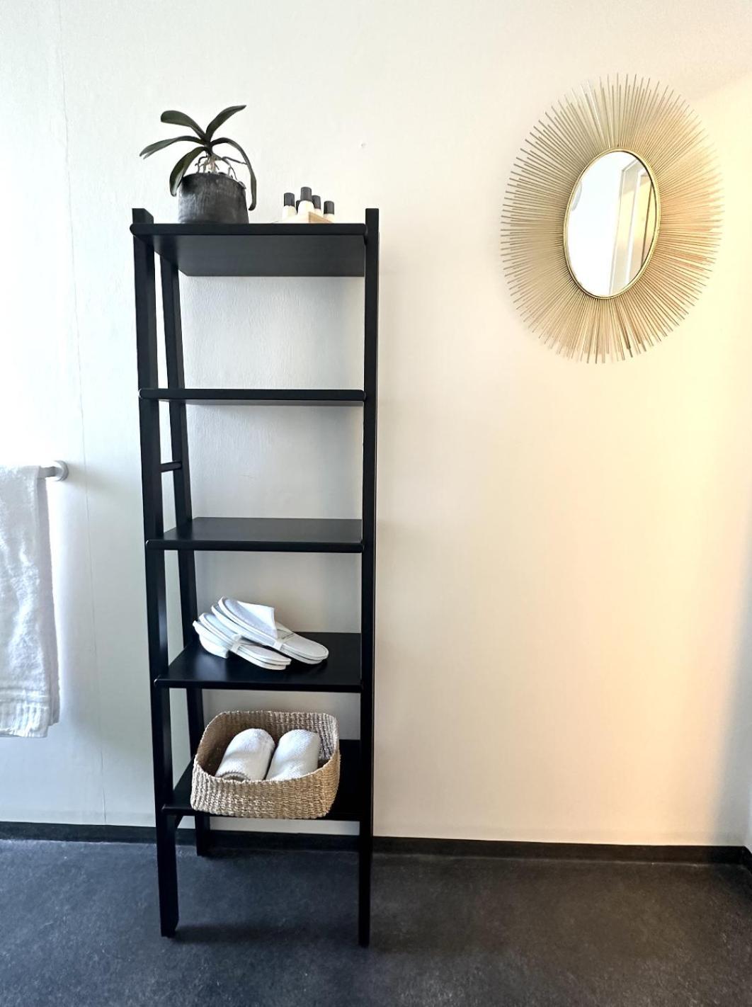 Saga, Et Unikt, Sjarmerende Badehotell Med Fa Rom, Sauna Og Badebrygge - Inderoy Straumen  Luaran gambar