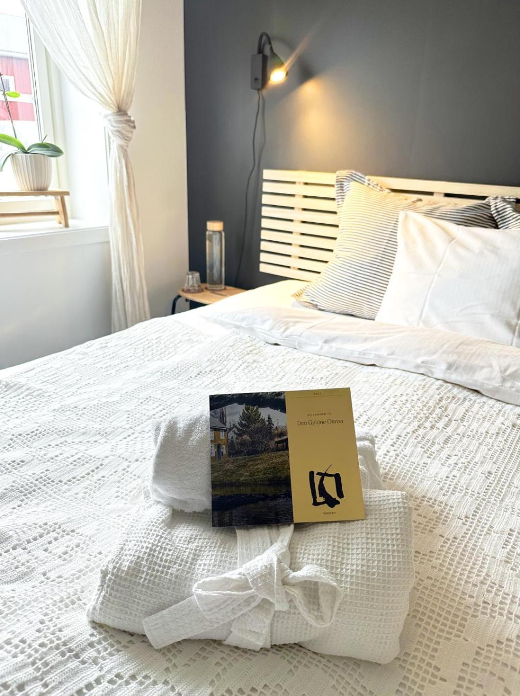 Saga, Et Unikt, Sjarmerende Badehotell Med Fa Rom, Sauna Og Badebrygge - Inderoy Straumen  Luaran gambar