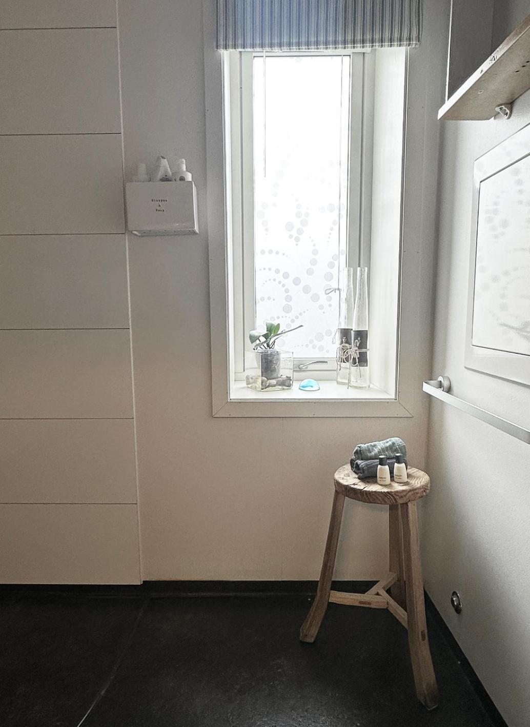 Saga, Et Unikt, Sjarmerende Badehotell Med Fa Rom, Sauna Og Badebrygge - Inderoy Straumen  Luaran gambar